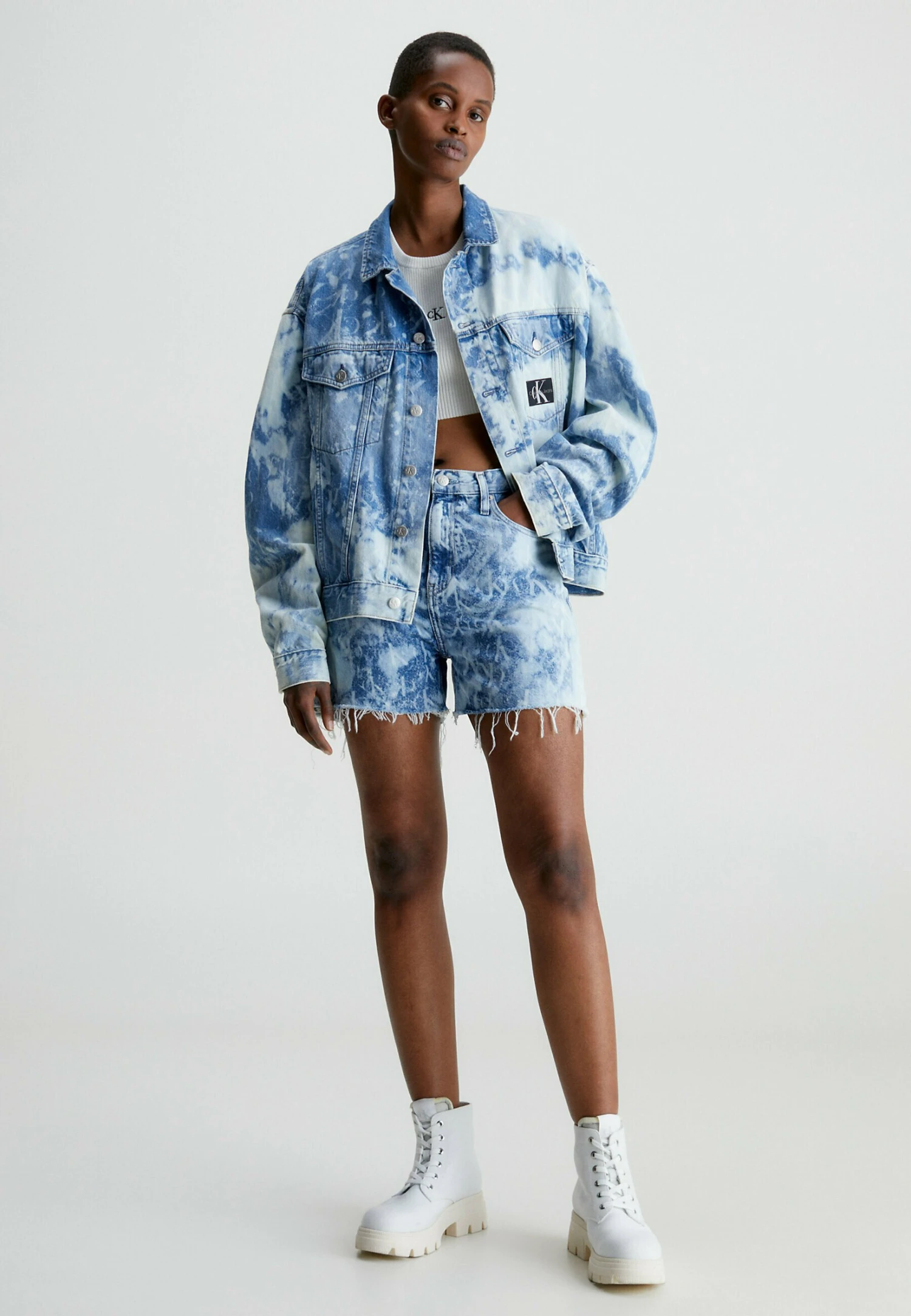 Calvin Klein Jeans Bleached Mom - Jeansshort - Denim Light - Afbeelding 2