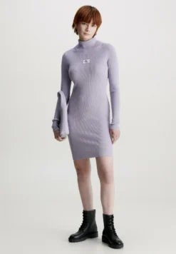 Calvin Klein Jeans Badge Roll Neck Dress - Etui-Jurk - Lavender Aura