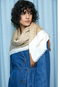Calvin Klein Geo Minimal Logo Shawl - Sjaal - Safari