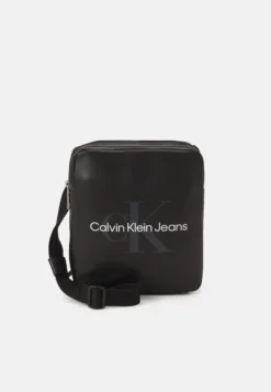 Calvin Klein Jeans Monogram Soft Reporter Unisex - Schoudertas - Black