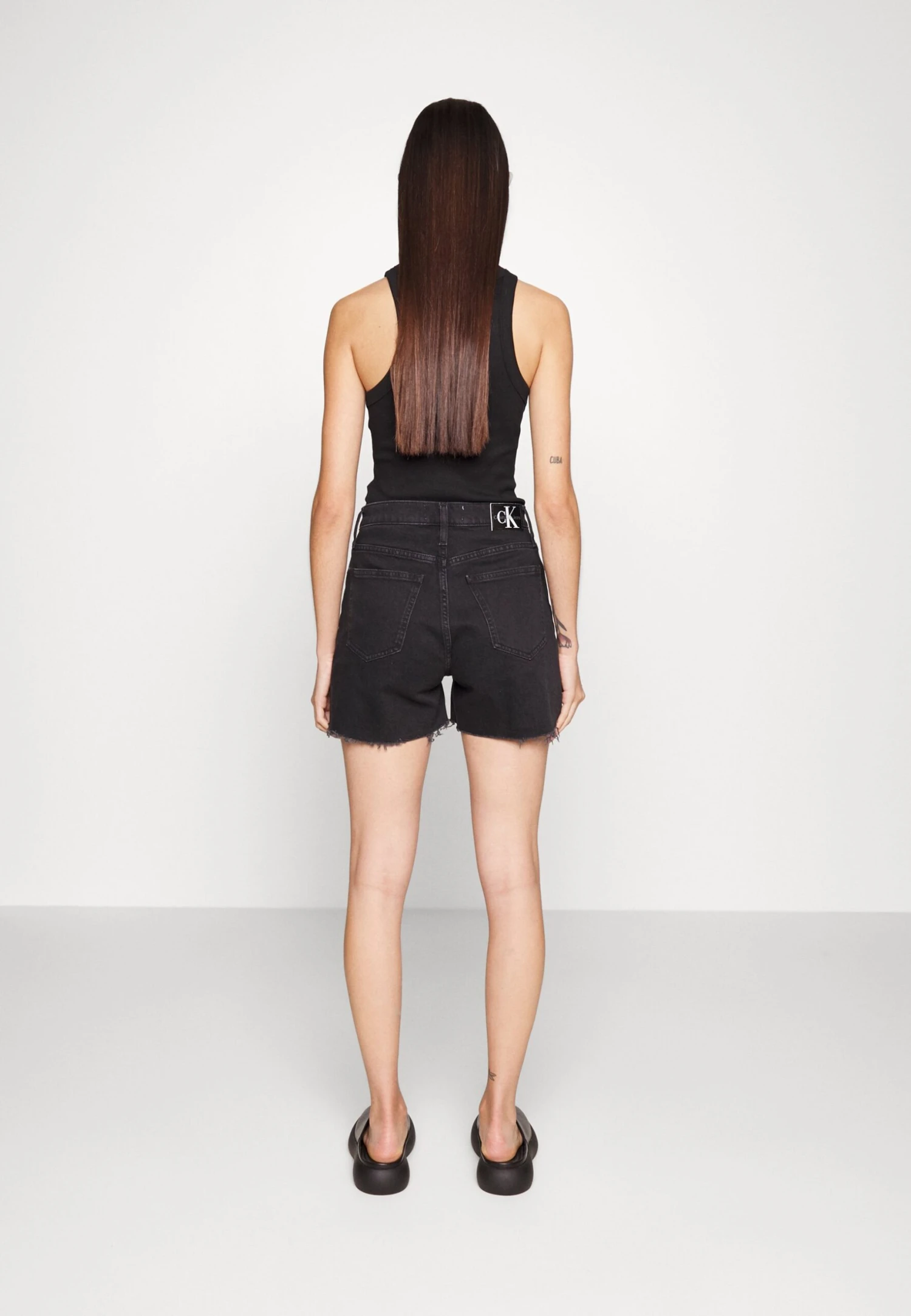 Calvin Klein Jeans Mom - Jeansshort - Denim Black - Afbeelding 3