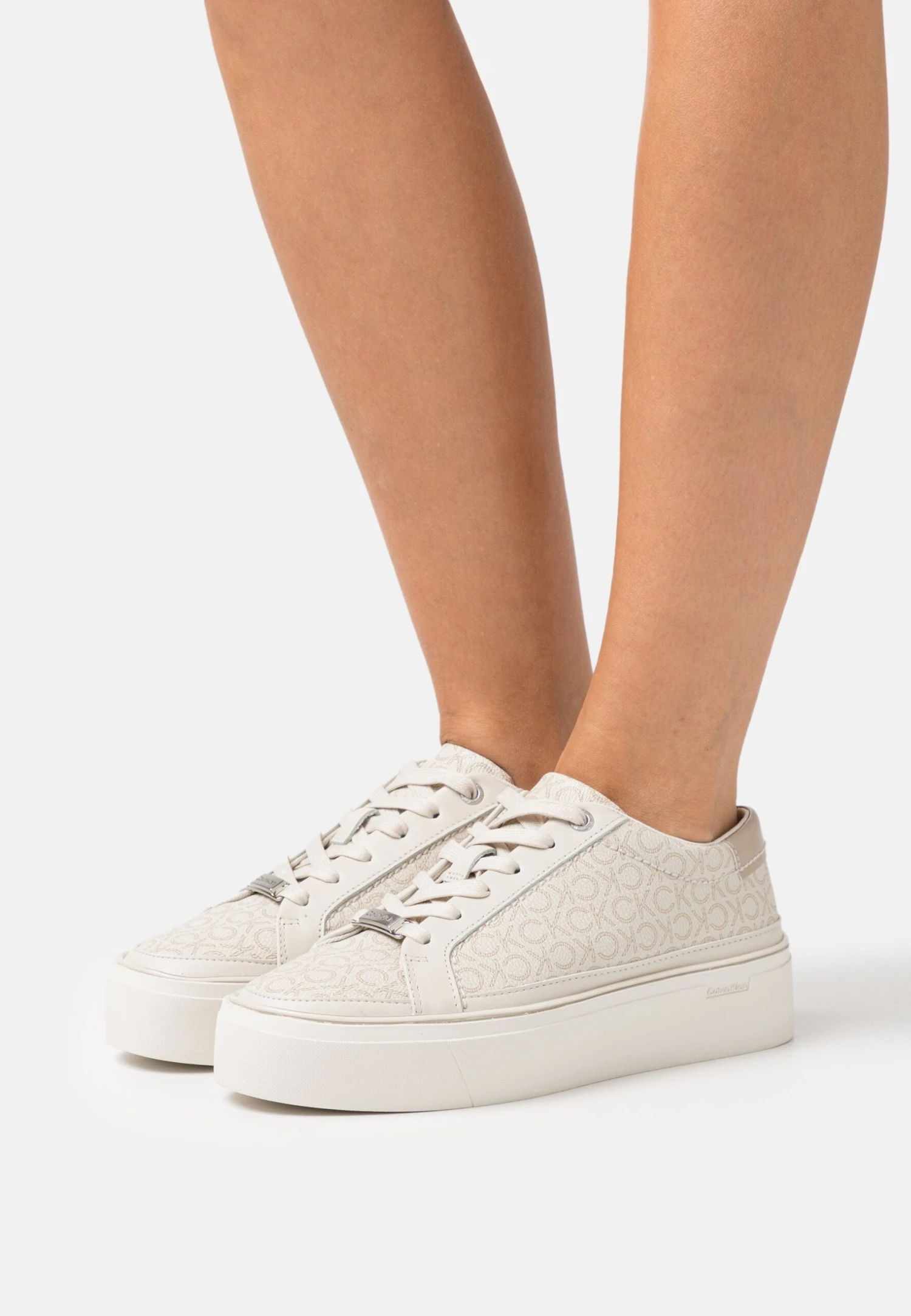 Calvin Klein Flatform Cupsole Lace Up - Sneakers Laag - Dark Ecru/Silver Mink Mono