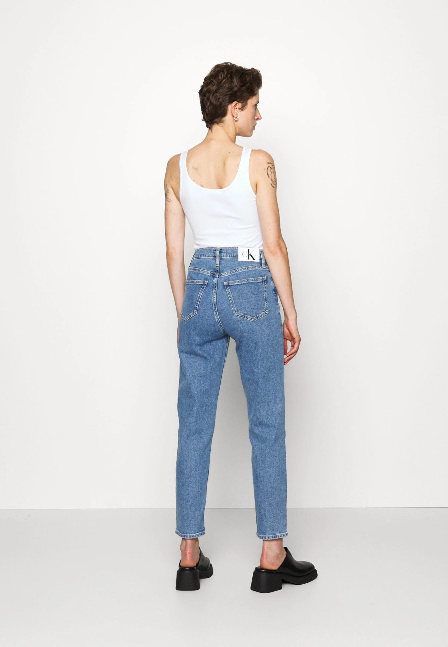 Calvin Klein Jeans Mom Jean - Jeans Tapered Fit - Denim Medium - Afbeelding 3