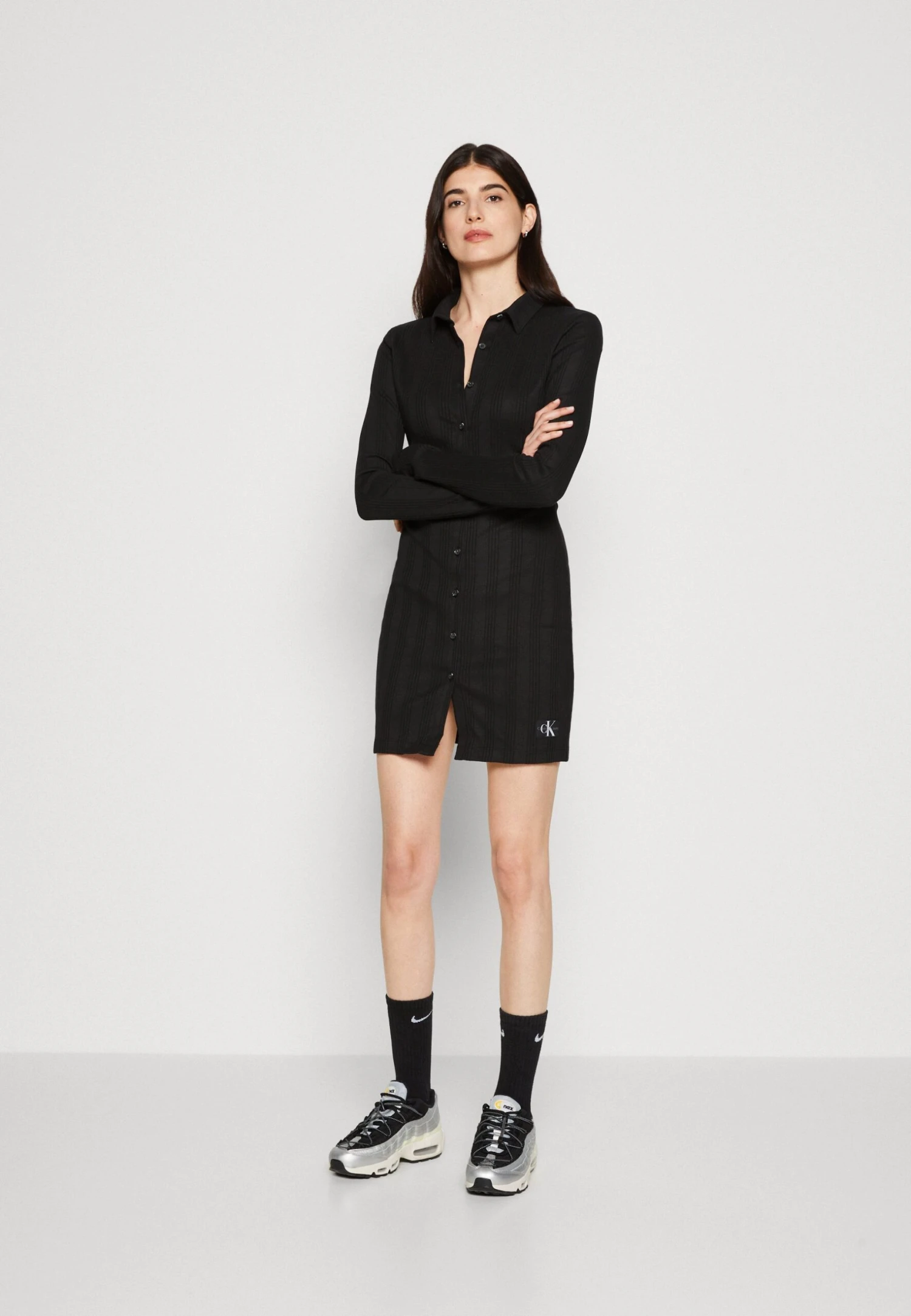 Calvin Klein Jeans Badge Elongated Shirt Dress - Etui-Jurk - Black - Afbeelding 2
