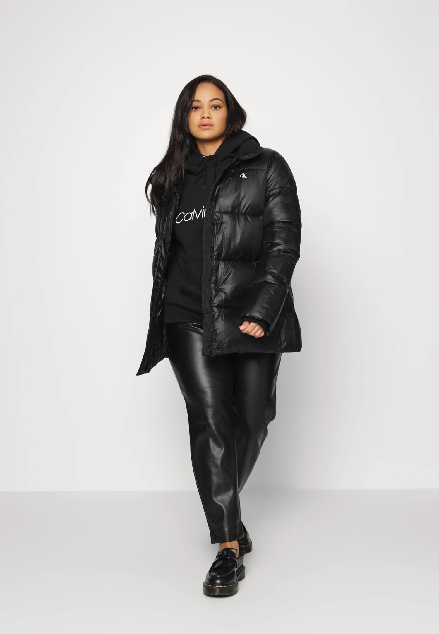 Calvin Klein Inclusive Core Logo Hoodie - Sweater - Black - Afbeelding 2