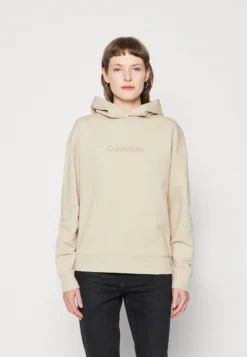 Calvin Klein Hero Logo Hoodie - Sweater - Oxford Tan