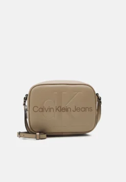 Calvin Klein Jeans Sculpted Bag Mono - Schoudertas - Dune