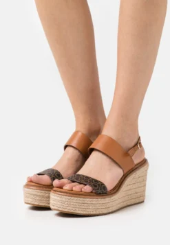 Calvin Klein Wedge Mono Mix - Sandalen Met Plateauzool - Cognac/Brown