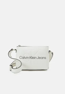 Calvin Klein Jeans Sculpted Camera Pouch Mono - Schoudertas - Ancient White