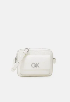 Calvin Klein Lock Camera Bag Flap - Schoudertas - Marshmallow