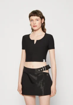 Calvin Klein Jeans Tab Split Neck Top - T-Shirt Basic - Black