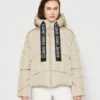 Calvin Klein Jeans Logo Drawstring Short Puffer - Winterjas - Plaza Taupe