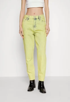 Calvin Klein Jeans Mom Jean - Straight Leg Jeans - Denim Medium