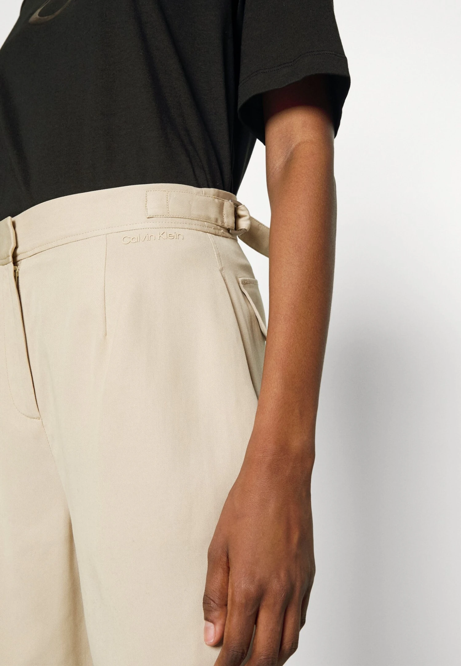 Calvin Klein Utility Tailored - Shorts - Moccasin - Afbeelding 6