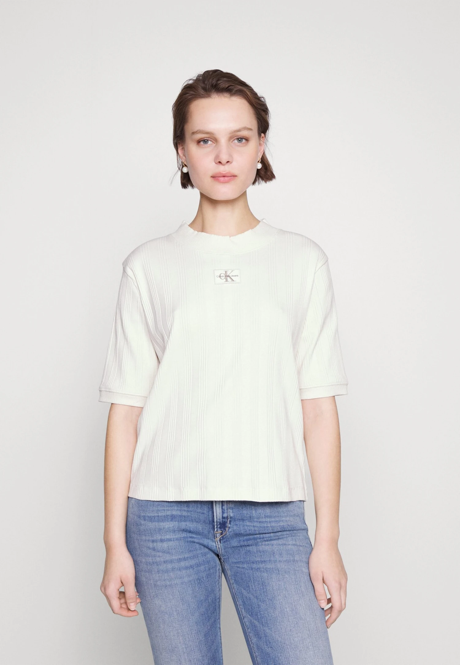 Calvin Klein Jeans Badge Short Sleeve Slim Tee - T-Shirt Basic - Ivory - Afbeelding 4