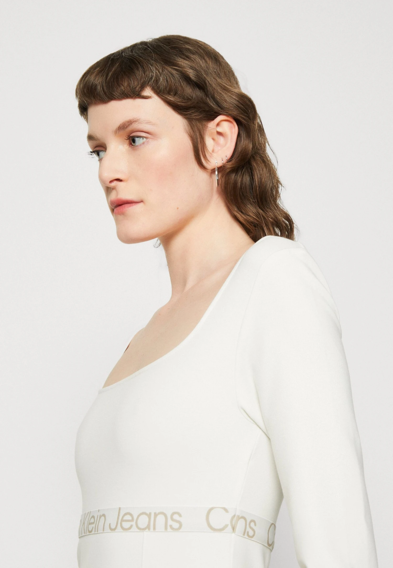 Calvin Klein Jeans Logo Elastic Milano Dress - Etui-Jurk - Ivory / Plaza Taupe - Afbeelding 4