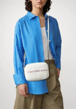 Calvin Klein Jeans Sculpted Bag Mono - Schoudertas - Ivory
