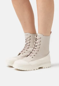 Calvin Klein Jeans Chunky Combat Laceup Boot- Veterboots - Eggshell/Creamy White