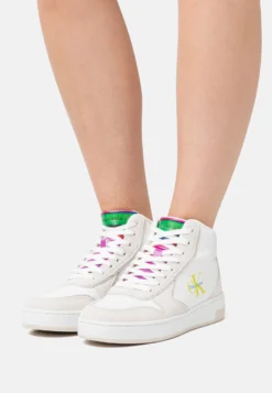 Calvin Klein Jeans Cap Pride 23 Basket Cupsole Mid - Sneakers Hoog - Creamy White/White