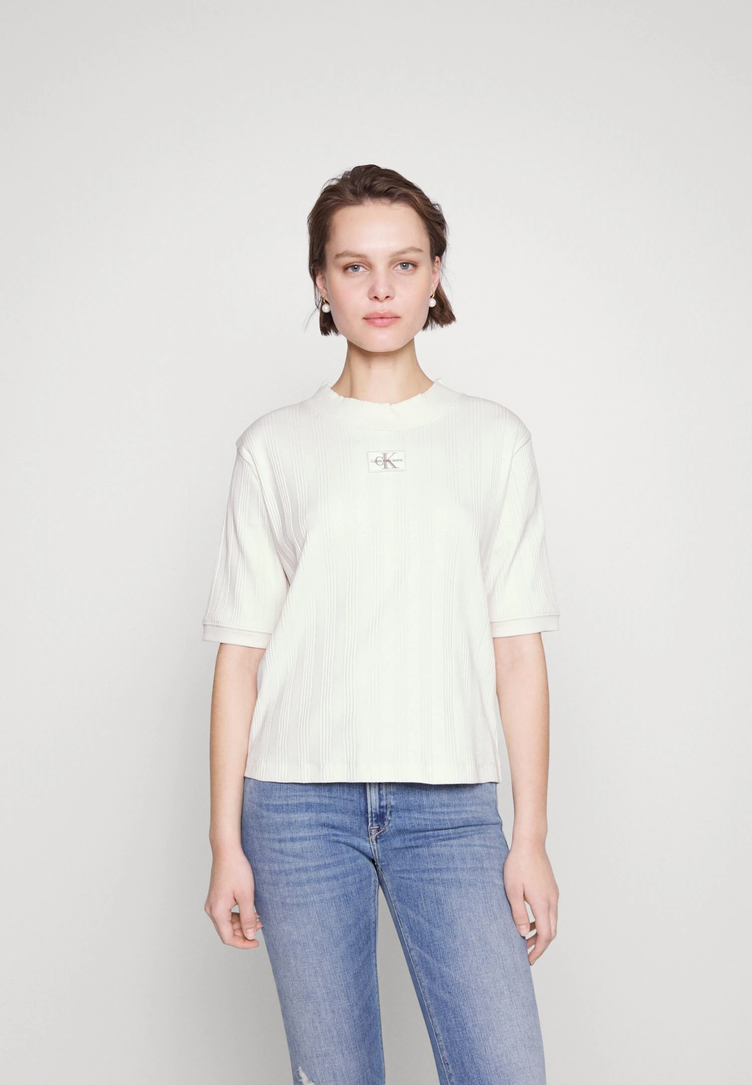 Calvin Klein Jeans Badge Short Sleeve Slim Tee - T-Shirt Basic - Ivory