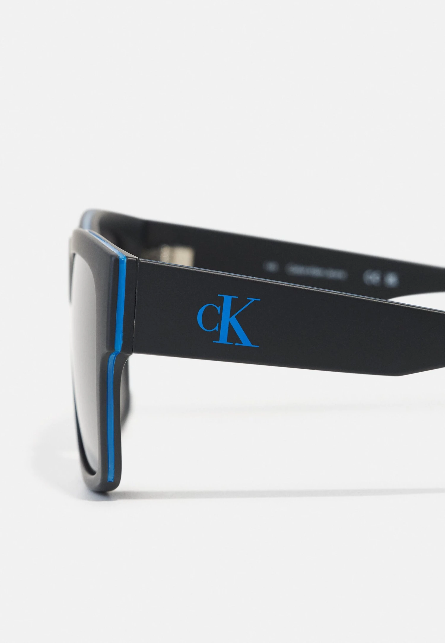 Calvin Klein Jeans Unisex - Zonnebril - Matte Black - Afbeelding 4