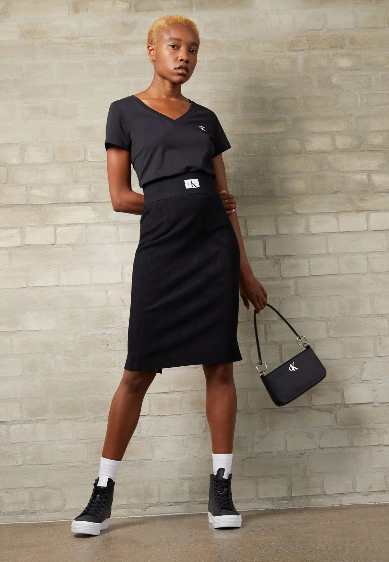 Calvin Klein Jeans Embroidery V Neck - T-Shirt Basic - Black