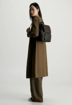 Calvin Klein Logo Flap - Rugzak - Brown Mono