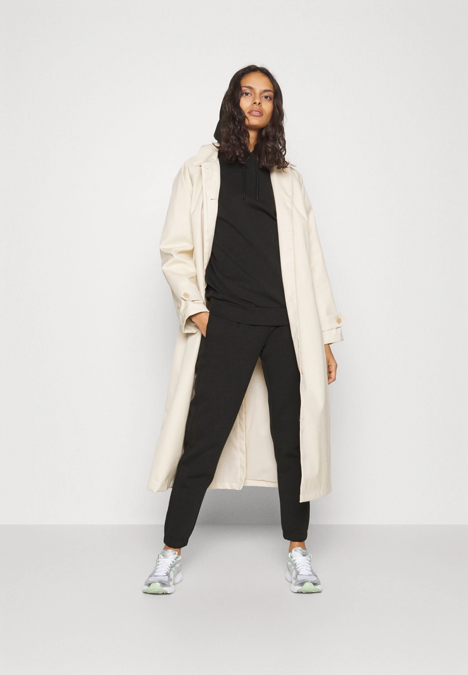 Calvin Klein Minimal Logo Hoodie - Sweater - Black - Afbeelding 2