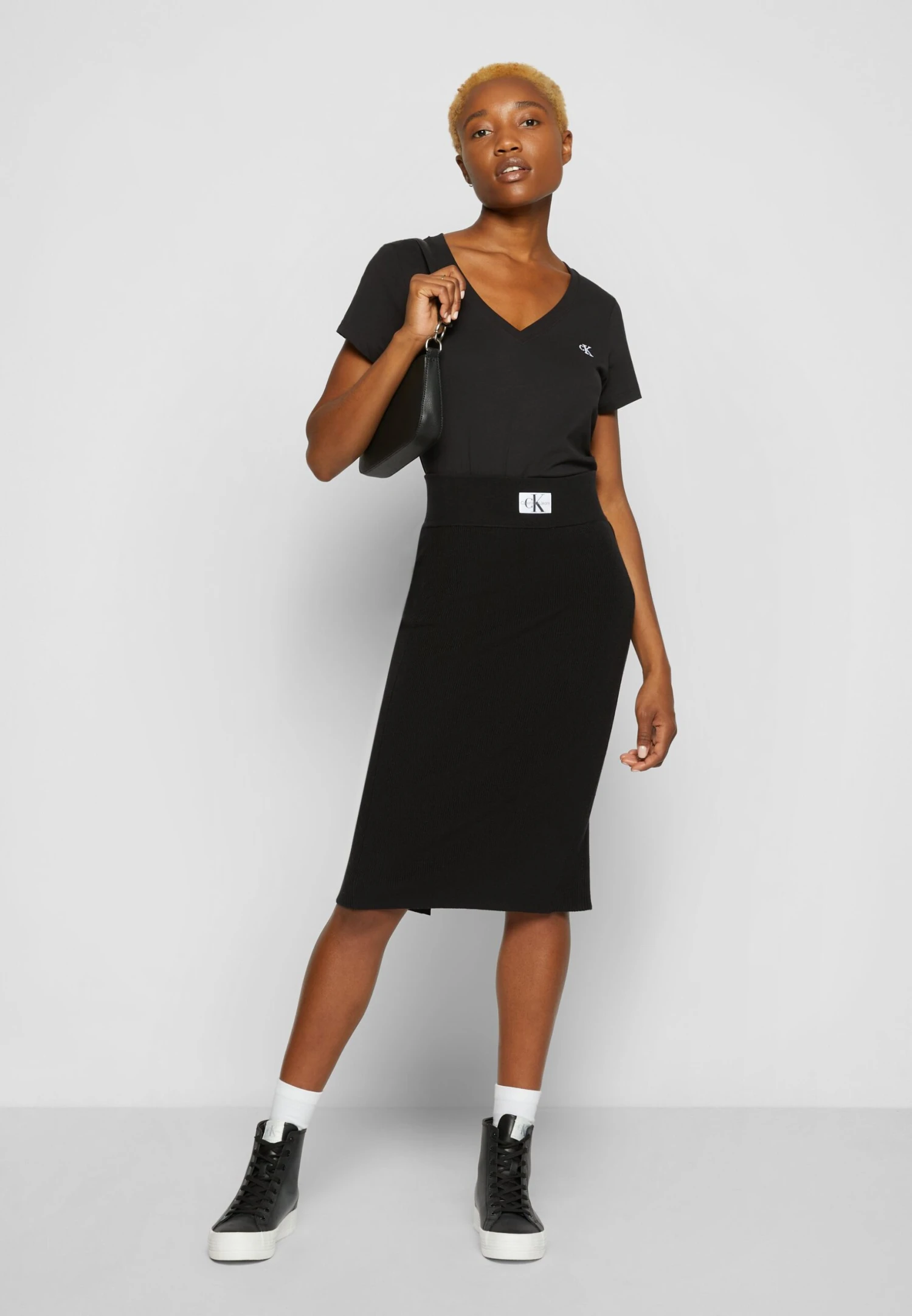 Calvin Klein Jeans Embroidery V Neck - T-Shirt Basic - Black - Afbeelding 2