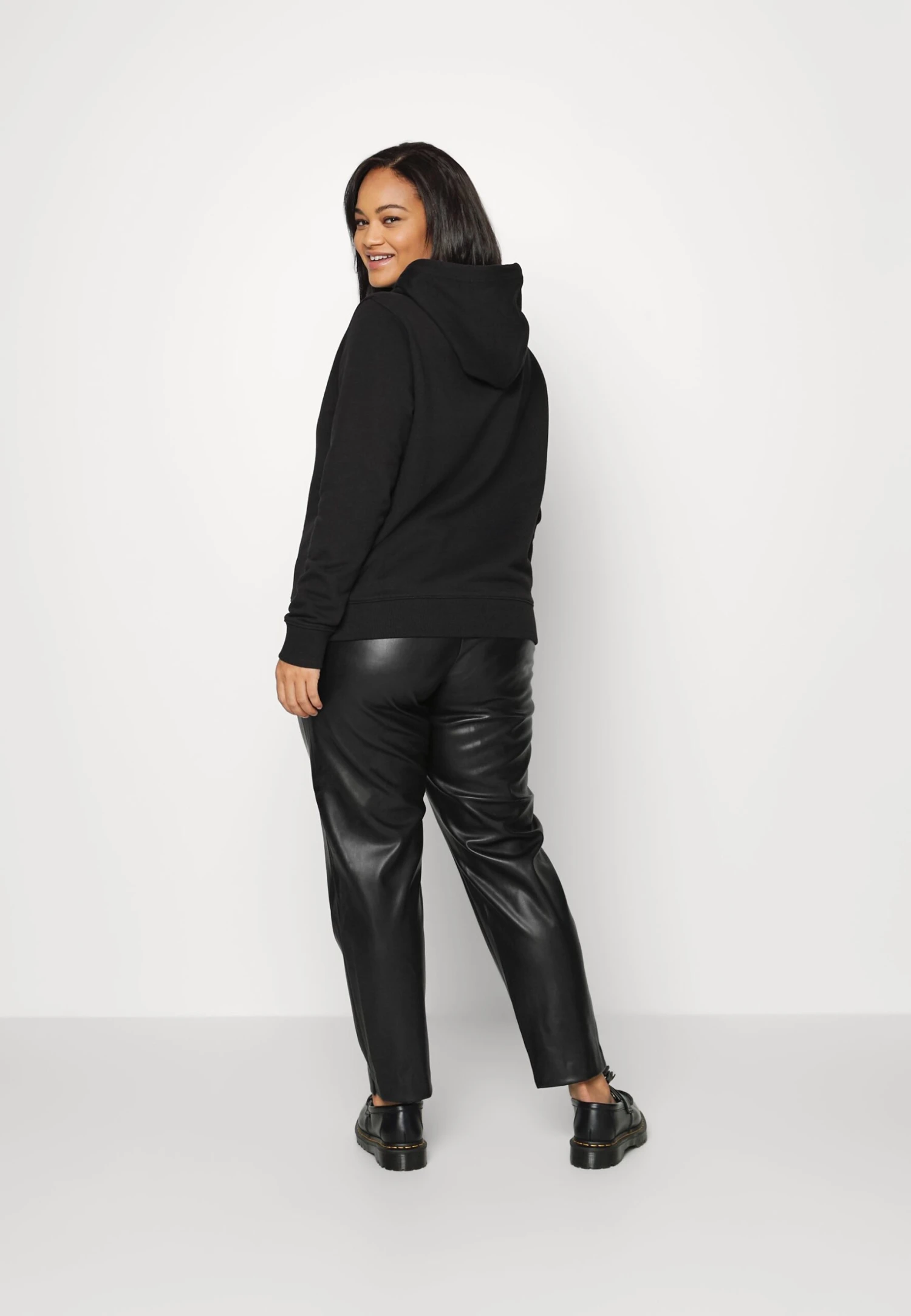 Calvin Klein Inclusive Core Logo Hoodie - Sweater - Black - Afbeelding 3