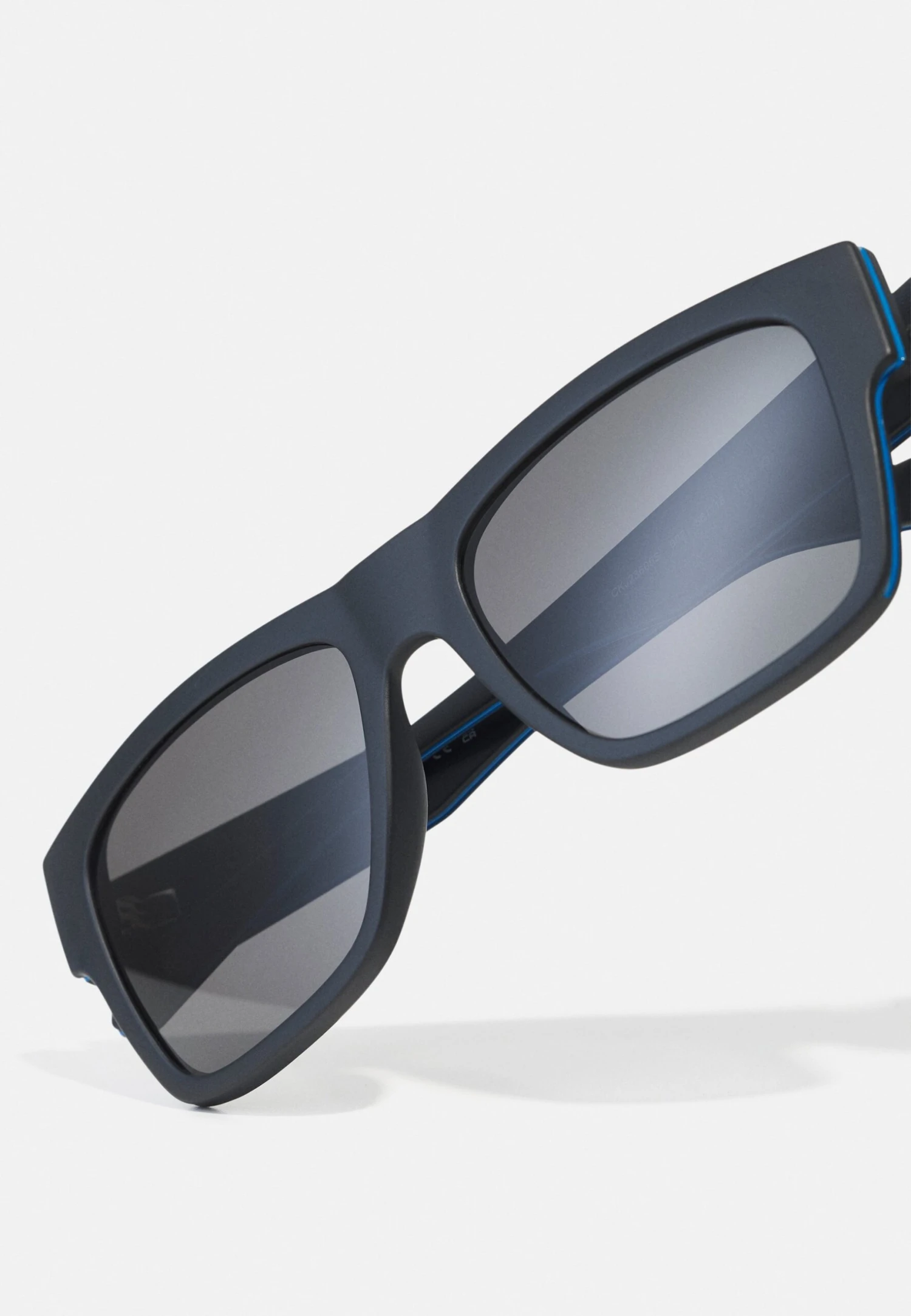 Calvin Klein Jeans Unisex - Zonnebril - Matte Black - Afbeelding 5