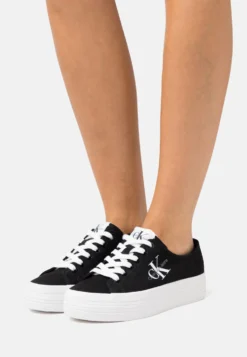 Calvin Klein Jeans Flatform Essential Mono - Sneakers Laag - Black