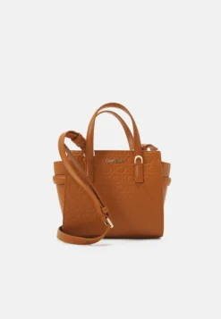 Calvin Klein Must Mini Tote Embossed - Schoudertas - Cognac