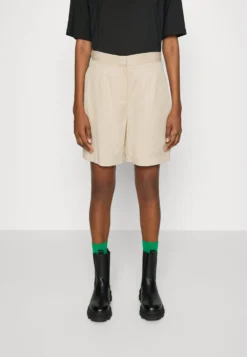 Calvin Klein Utility Tailored - Shorts - Moccasin