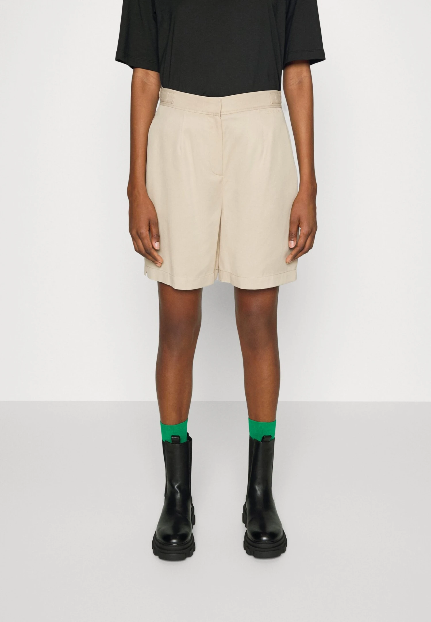 Calvin Klein Utility Tailored - Shorts - Moccasin