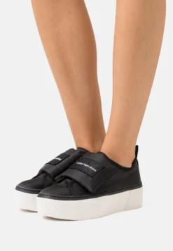Calvin Klein Jeans Flatform Puffy Mologo - Sneakers Laag - Black
