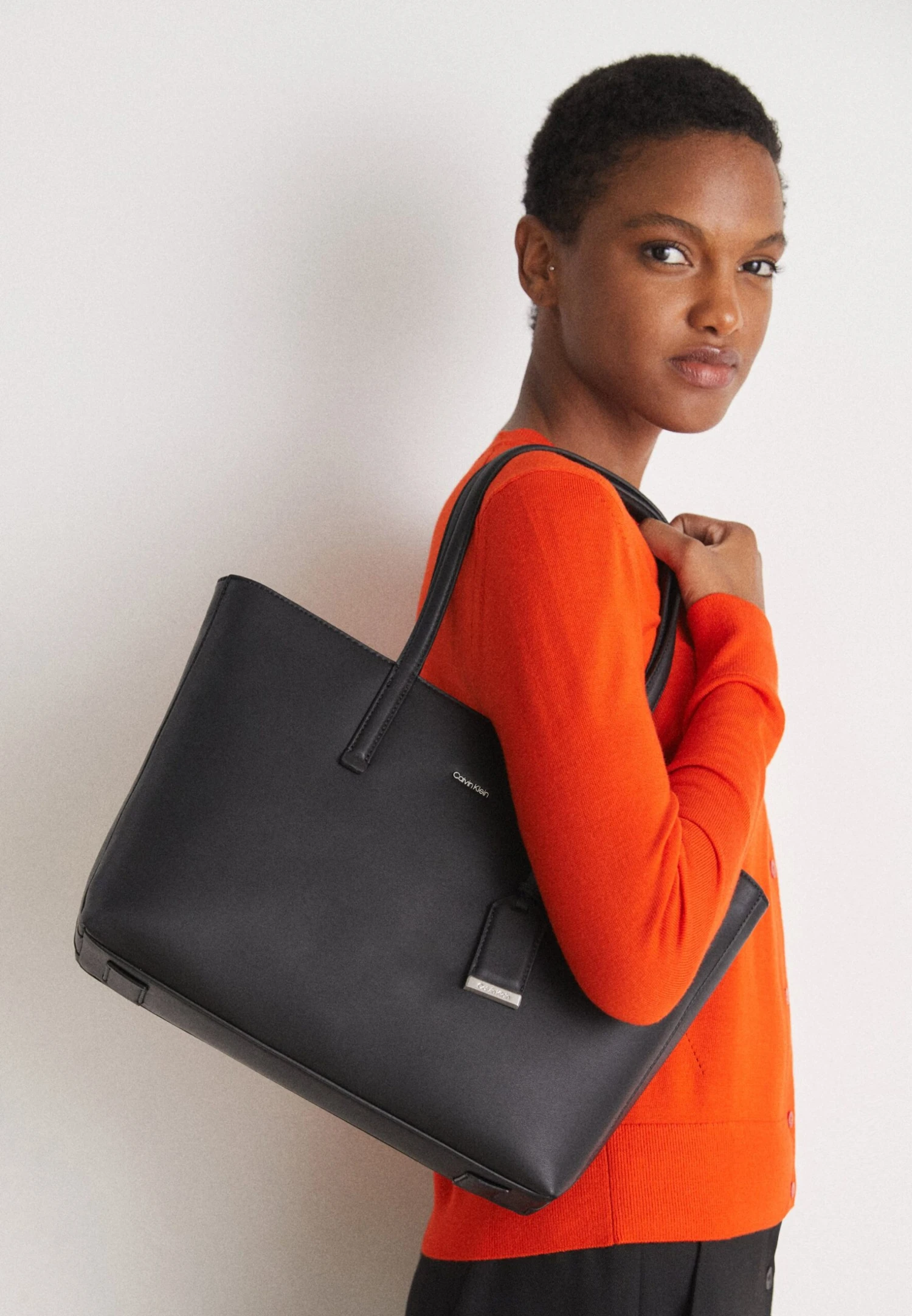 Calvin Klein Must Shopper Md - Handtas - Black - Afbeelding 2