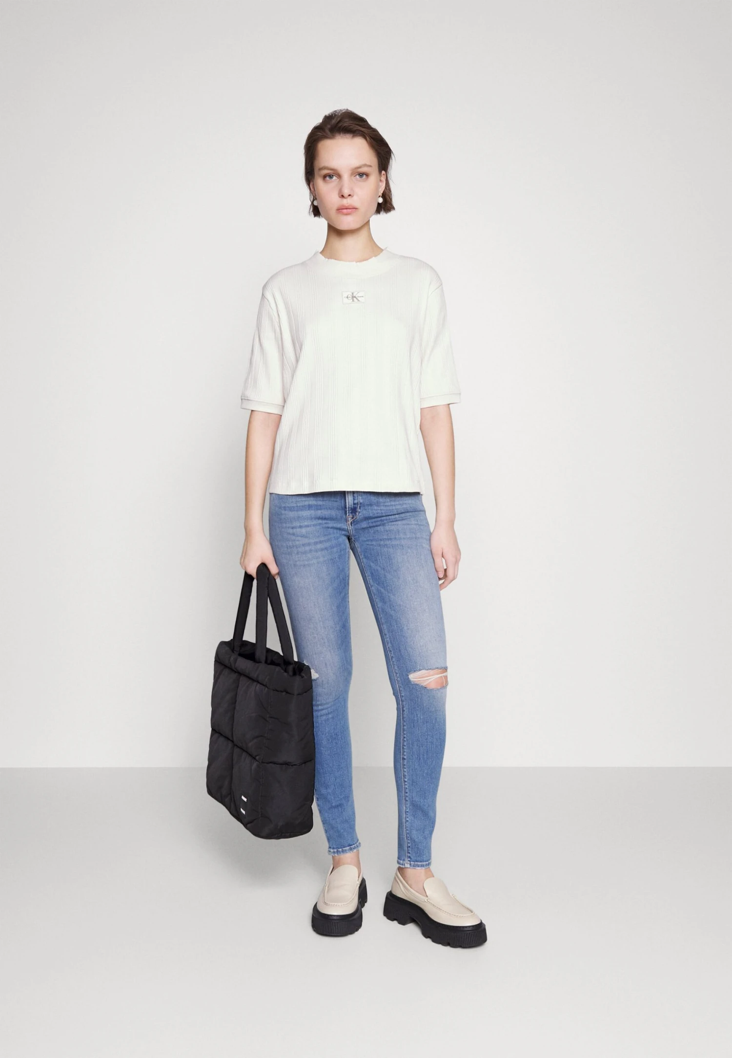 Calvin Klein Jeans Badge Short Sleeve Slim Tee - T-Shirt Basic - Ivory - Afbeelding 2